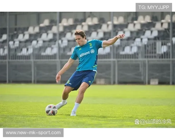 尤文肋部渗透极具威胁，基耶萨扣过后卫劲射打偏